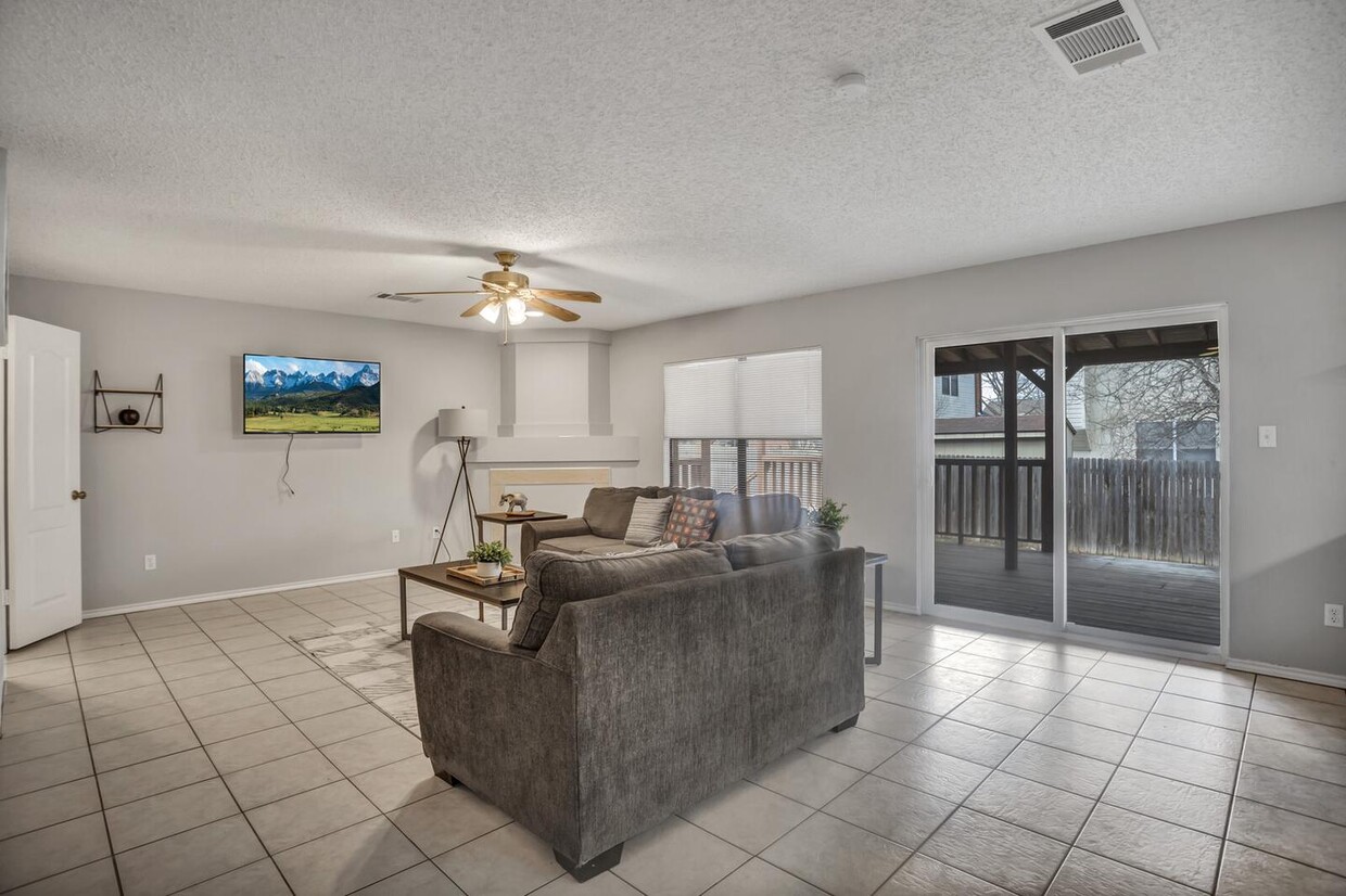 Foto principal - 7900 Bramble Bush Dr
