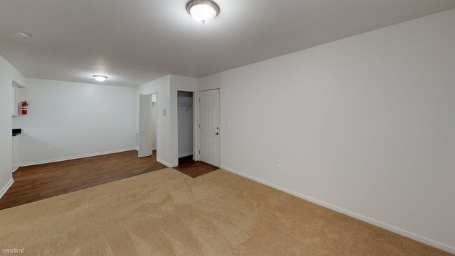 Building Photo - 1 br, 1 bath Apartment - 721 Green Rd Apt 234