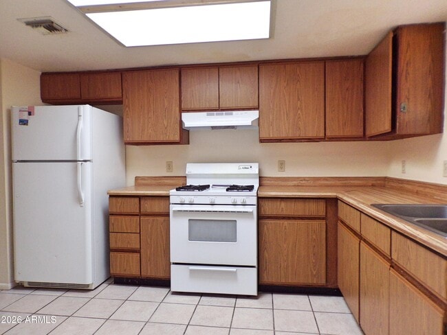 Building Photo - 4411 Buena Loma Way