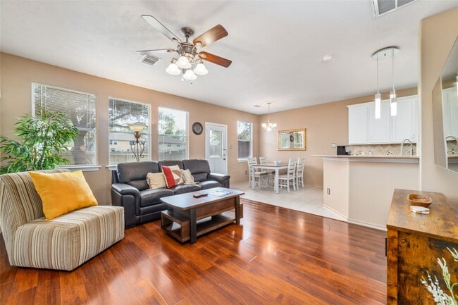 Foto del edificio - 203 W Stedhill Loop