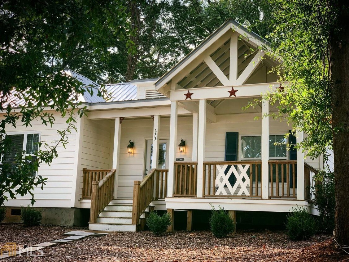 223 Enota Ave NW, Gainesville, GA 30501 House for Rent in Gainesville