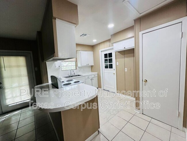Building Photo - 6813 Southhaven Dr