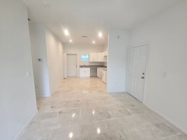 Foto del edificio - Brand New Construction 2/2/1 SW Lehigh Acres