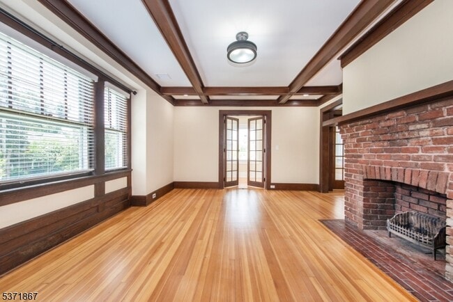 Building Photo - 50 Walnut Crescent