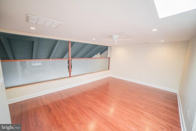 Building Photo - 1927 Spruce St