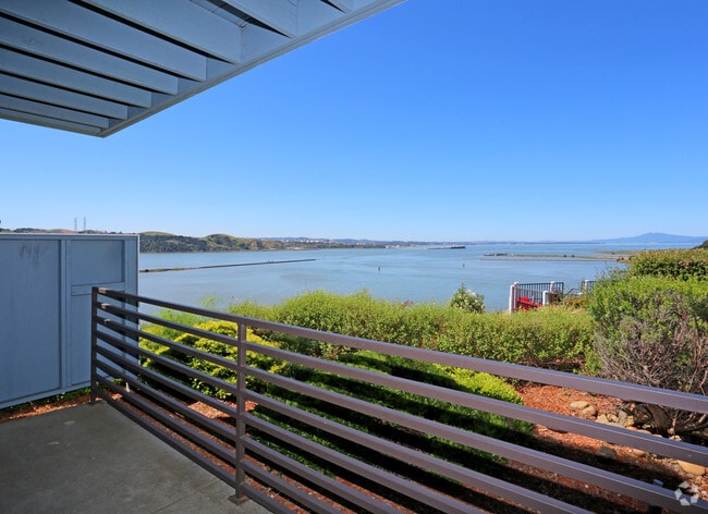 2BR,2BR-Tiburon - Bay Village