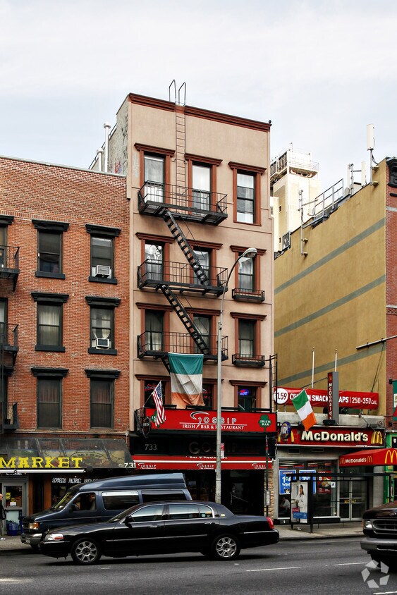 Building Photo - 733 Ninth Ave