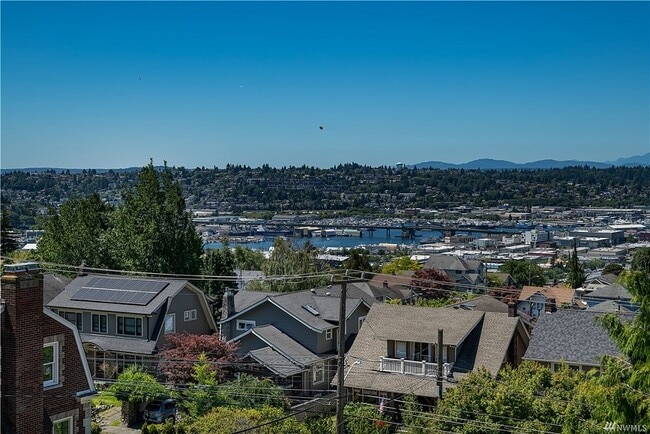 Building Photo - 5201 Phinney Ave N