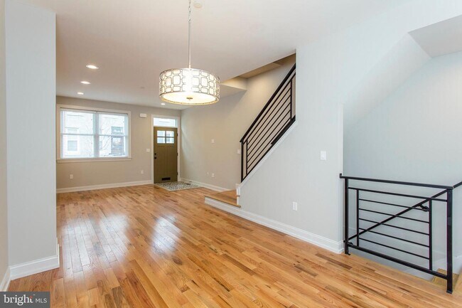 Building Photo - 2052 Gerritt St