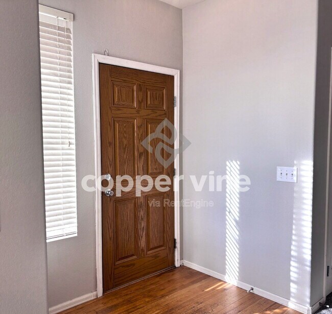 Foto del edificio - 160 Alyssum Dr