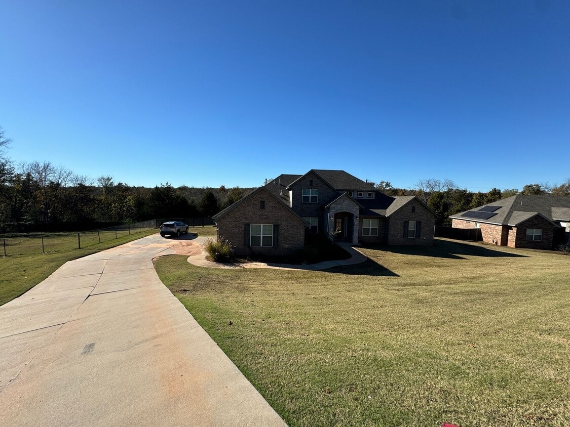 Primary Photo - Stunning 4-Bedroom, 3.5-Bath Home in Choct...
