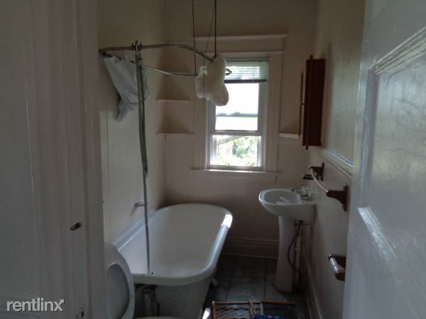Primary Photo - 172 Rohr St