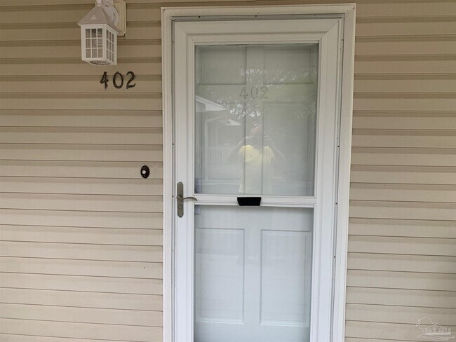 Foto del edificio - 1200 Shoreline Dr