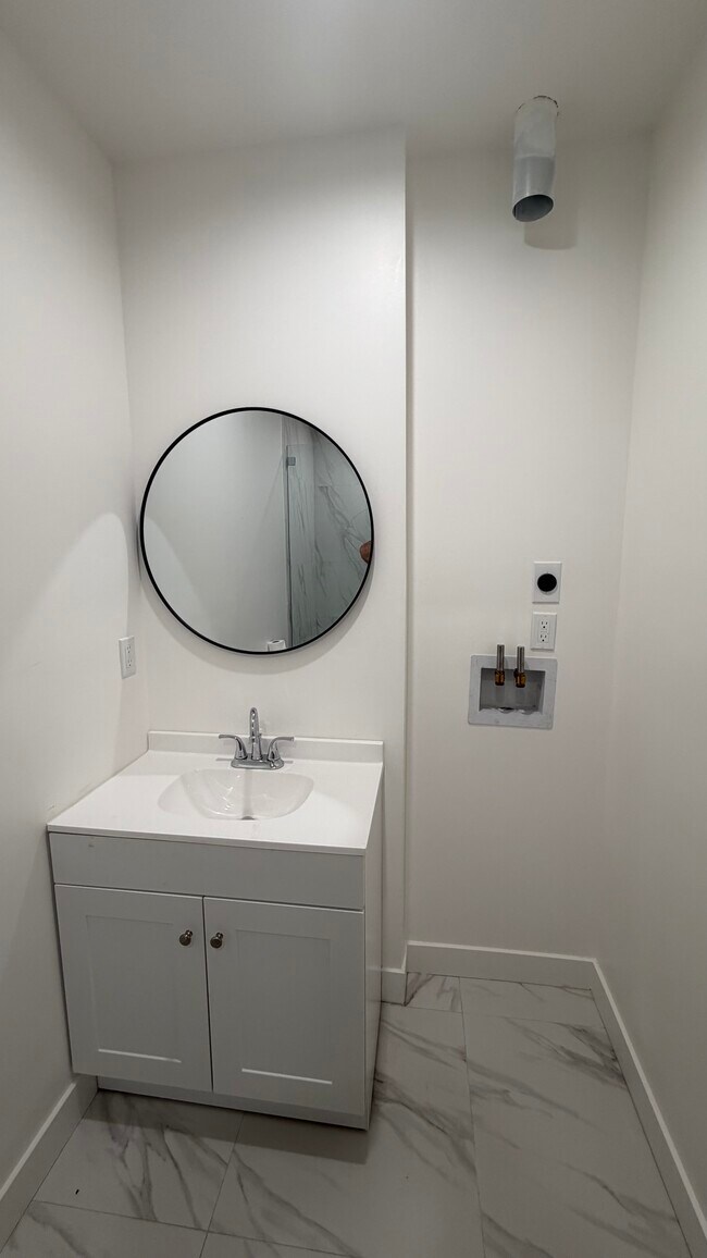 Foto del edificio - 907 Herbine St