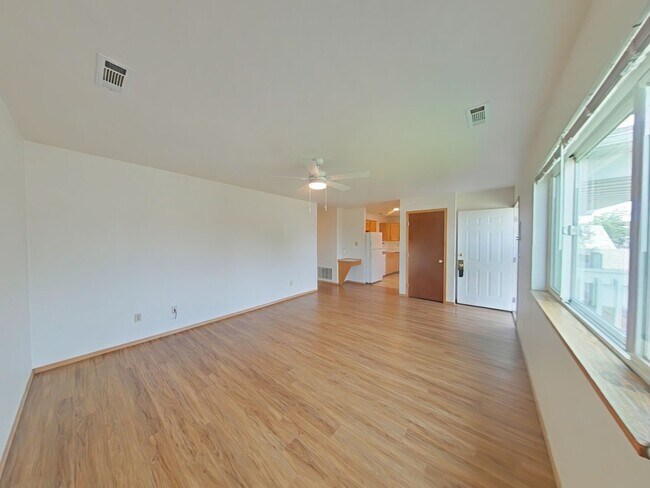 Foto del edificio - 8 Michael Grove Ave