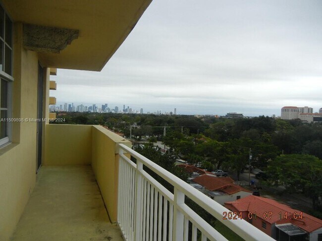 Building Photo - 215 SW 42nd Ave