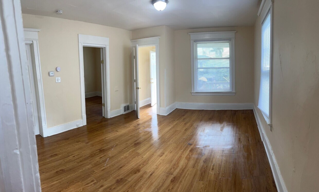 Primary Photo - 2215n41j