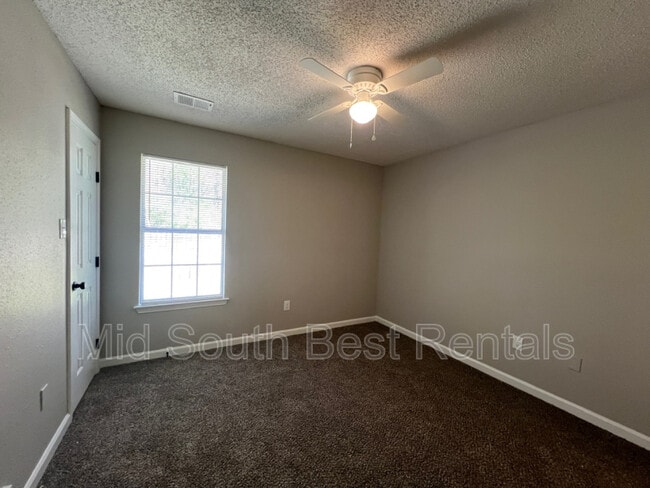 Building Photo - 3022 Meadows Ln