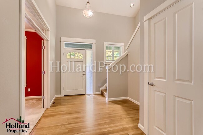 Building Photo - Amazing Home 3 Bed 2.5 Bath in Great Location! SPECIAL $150 credit on your first full month's rent