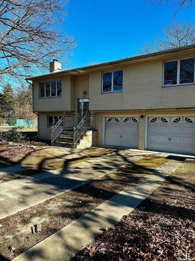 Primary Photo - 283 Commack Rd