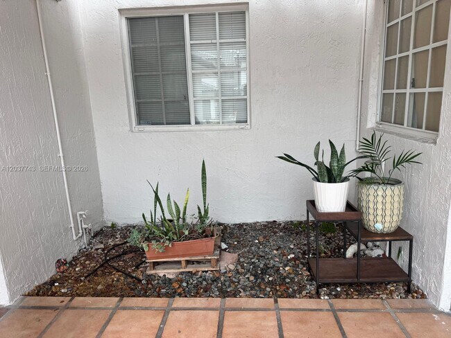 Foto del edificio - 7502 NW 175th St