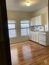 Building Photo - 111 S Manhattan Pl