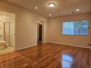 Building Photo - 18310 Karen Dr