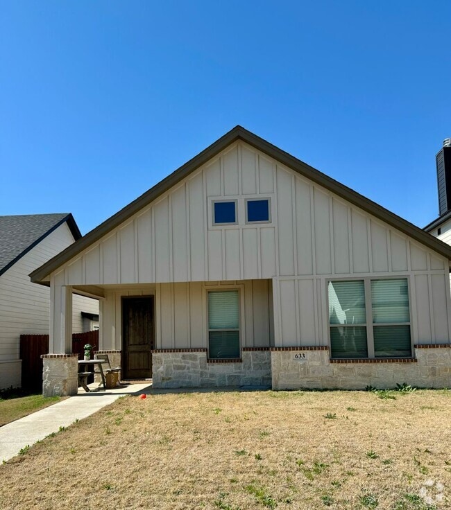 Building Photo - 633 The Cottages Dr