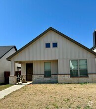 Building Photo - 633 The Cottages Dr