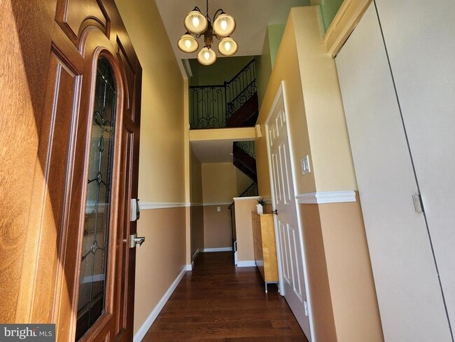 Building Photo - 9215 Bluebird Terrace