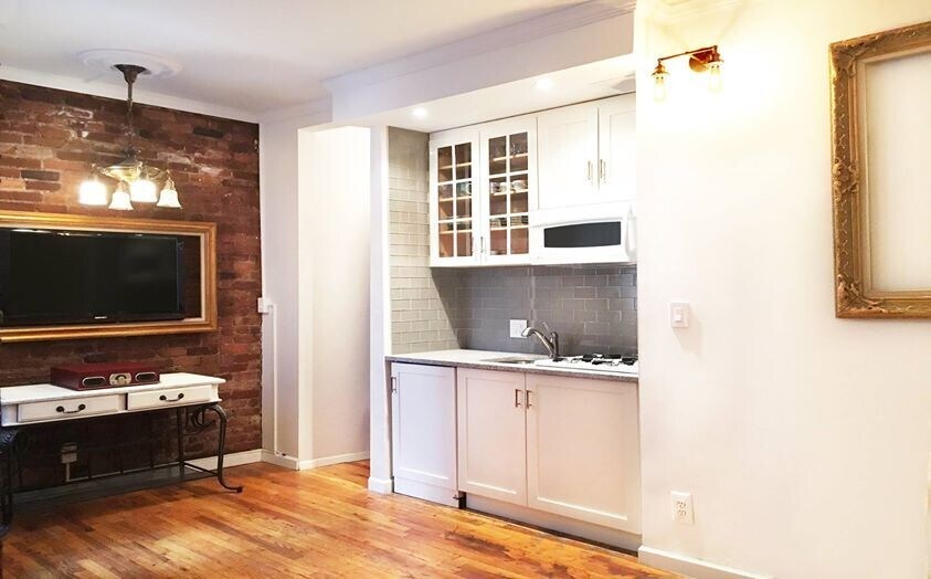 Primary Photo - 57 Thompson Street