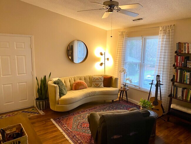 Vivienda con puerta a las escaleras - 121 Westview Dr