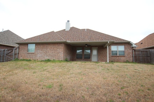 Building Photo - Gorgeous 4 Bedroom Home in Tyler!