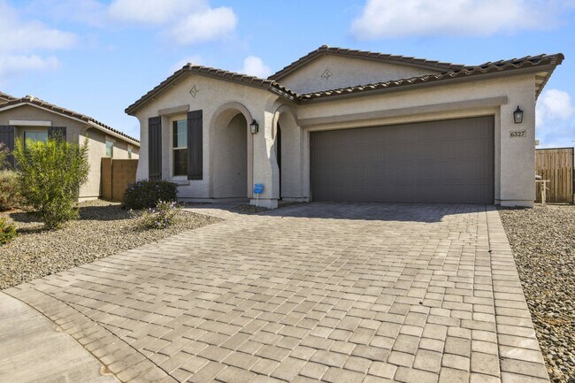 Building Photo - 4 Bedroom Single Family in Glendale
