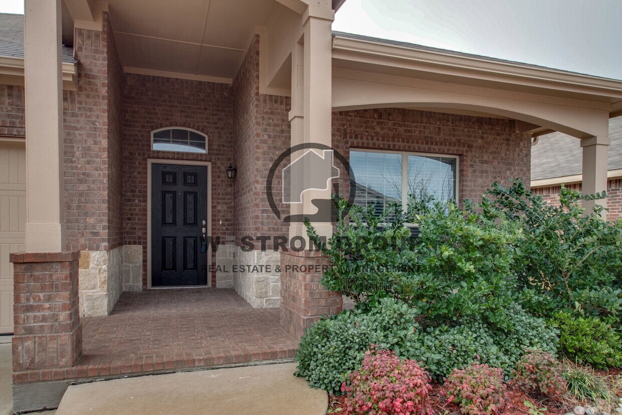 Building Photo - 3121 Hornbeam St
