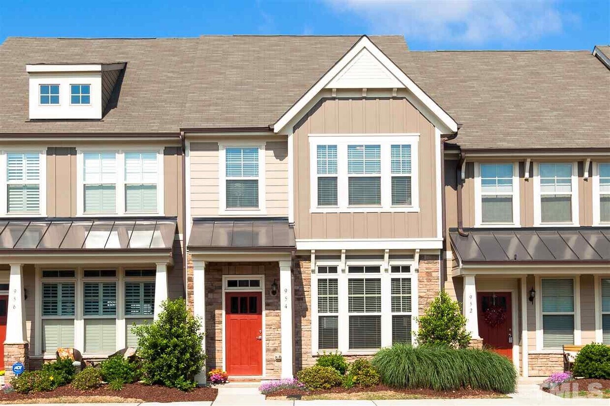 Primary Photo - 954 Ambergate Sta