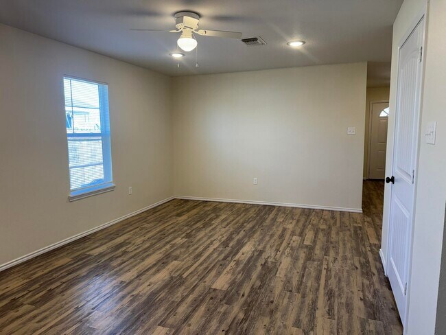 Foto del edificio - 321 N Sherman Ave