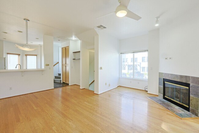Foto del edificio - 2 Bed / 2.5 Bath Condo – Walk to Balboa Park!