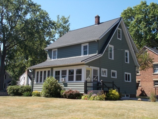 Building Photo - 653 Winona Blvd