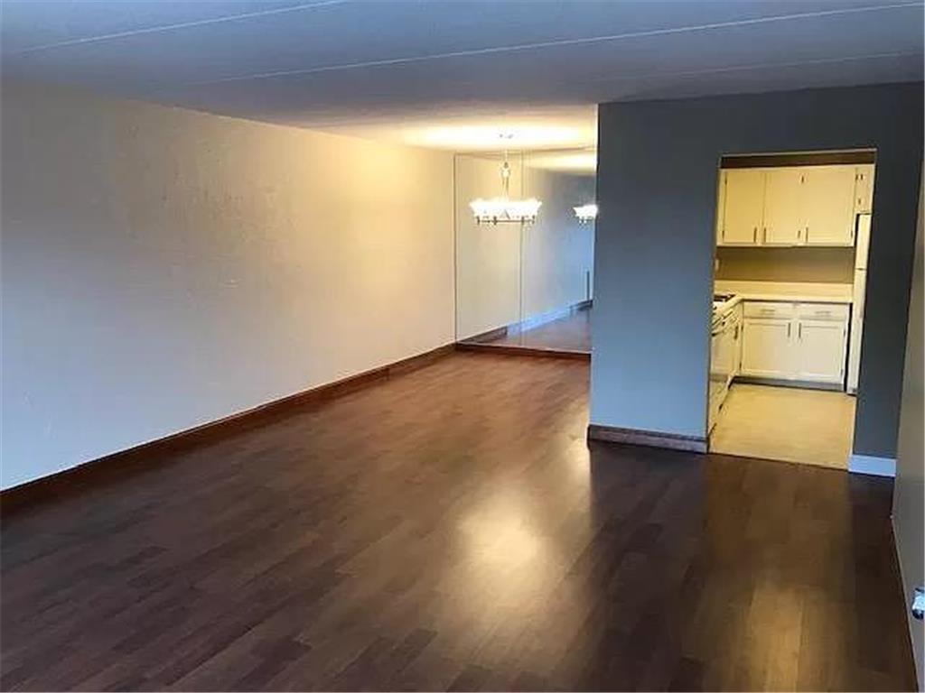 10411 Cedar Lk Rd S Unit 411, MN 55305 Room for Rent in