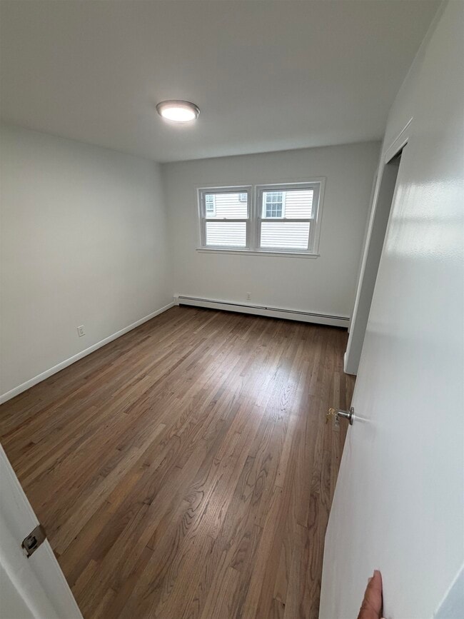 Building Photo - 121 Sunset Pl