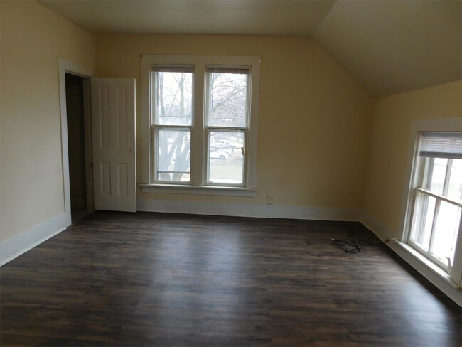 Building Photo - 310 8th Ave