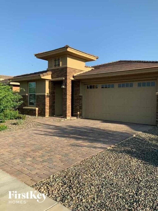 Foto principal - 18742 W Colter St