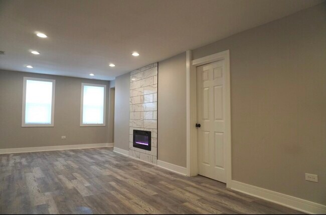 Living room with granite wall electric chimney - 3817 S Wolcott Ave