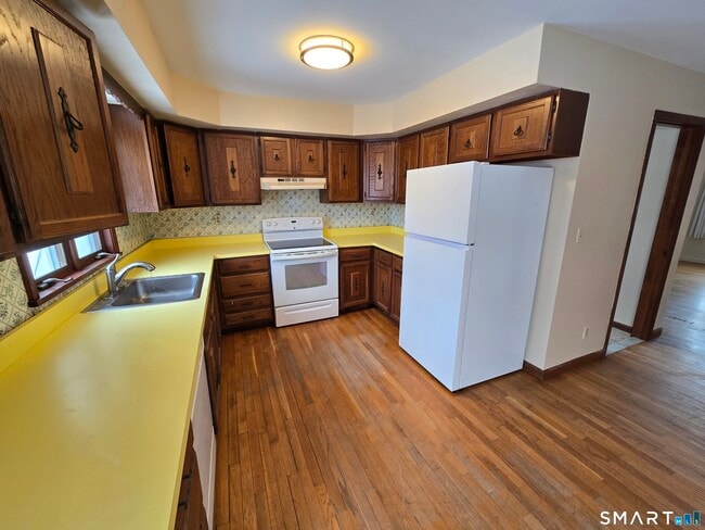 Foto del edificio - 7 Bryson Ave