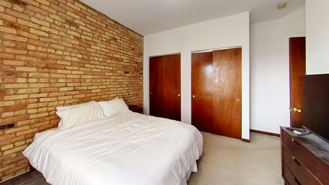 Foto del edificio - Top Floor Southport Corridor One Bedroom