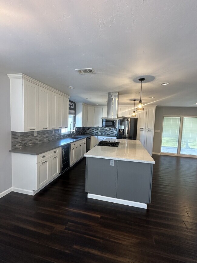 Foto del edificio - $5,250 - 4 Bed / 3 Bath Remodeled House in El Cajon