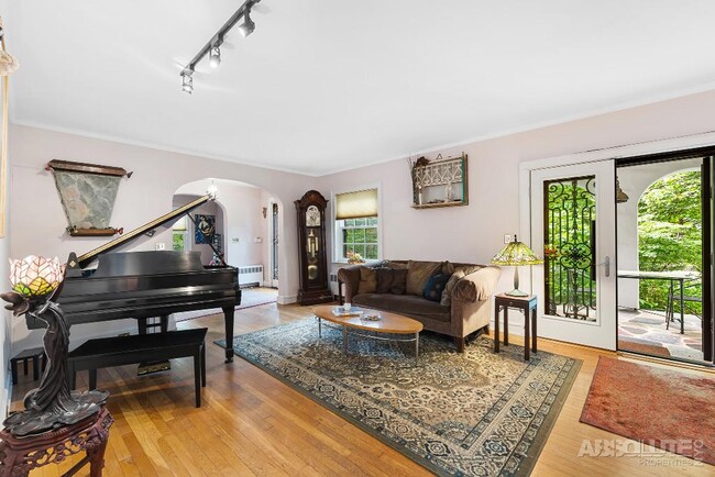 Foto del edificio - 4549 Delafield Ave