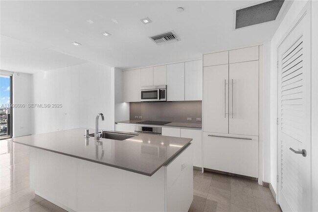 Building Photo - 68 SE 6th St