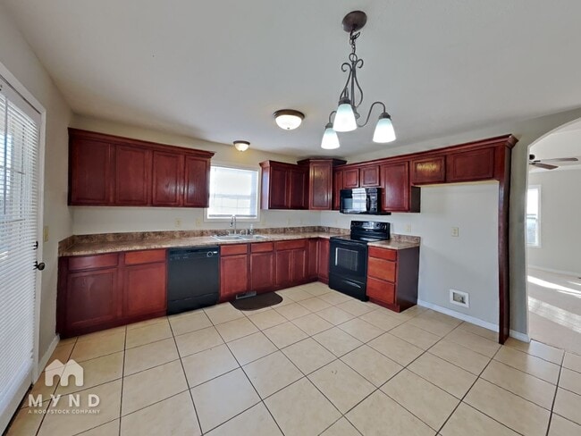 Foto del edificio - 664 S Mahn Ave